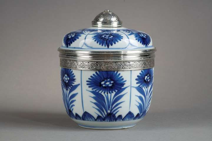 Blue and white porcelain covered pot with stylised floral decoration ( good sapphire blue) Poinconné silver mount